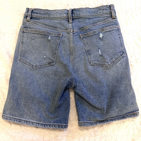 GAP High Rise 7 inch Denim Shorts | Medium Wash | Size 27 Distressed jorts - Picture 3 of 8